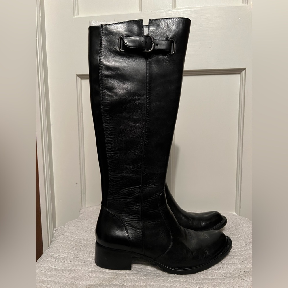 WOMEN’S BORN CROWN BOOTS size 8